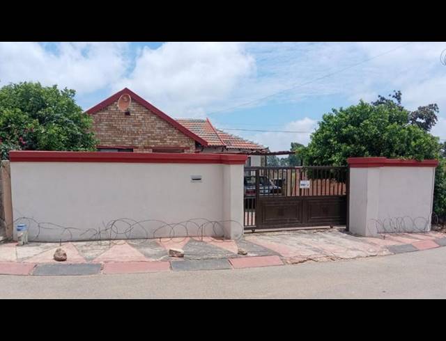 3 BEDROOM HOUSE FOR SALE IN KAGISO
